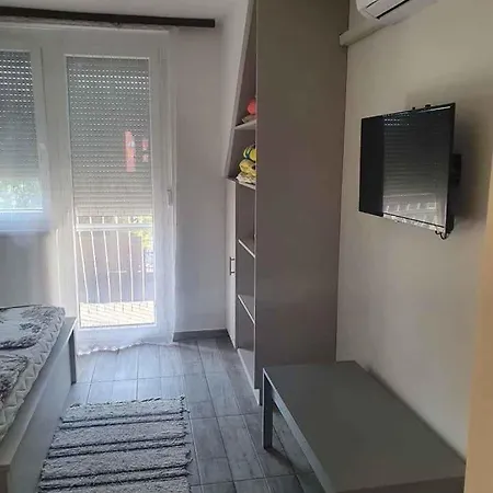One-bedroom 1 *